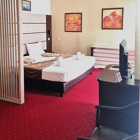 Hotel Razvan Bucharest Exterior photo