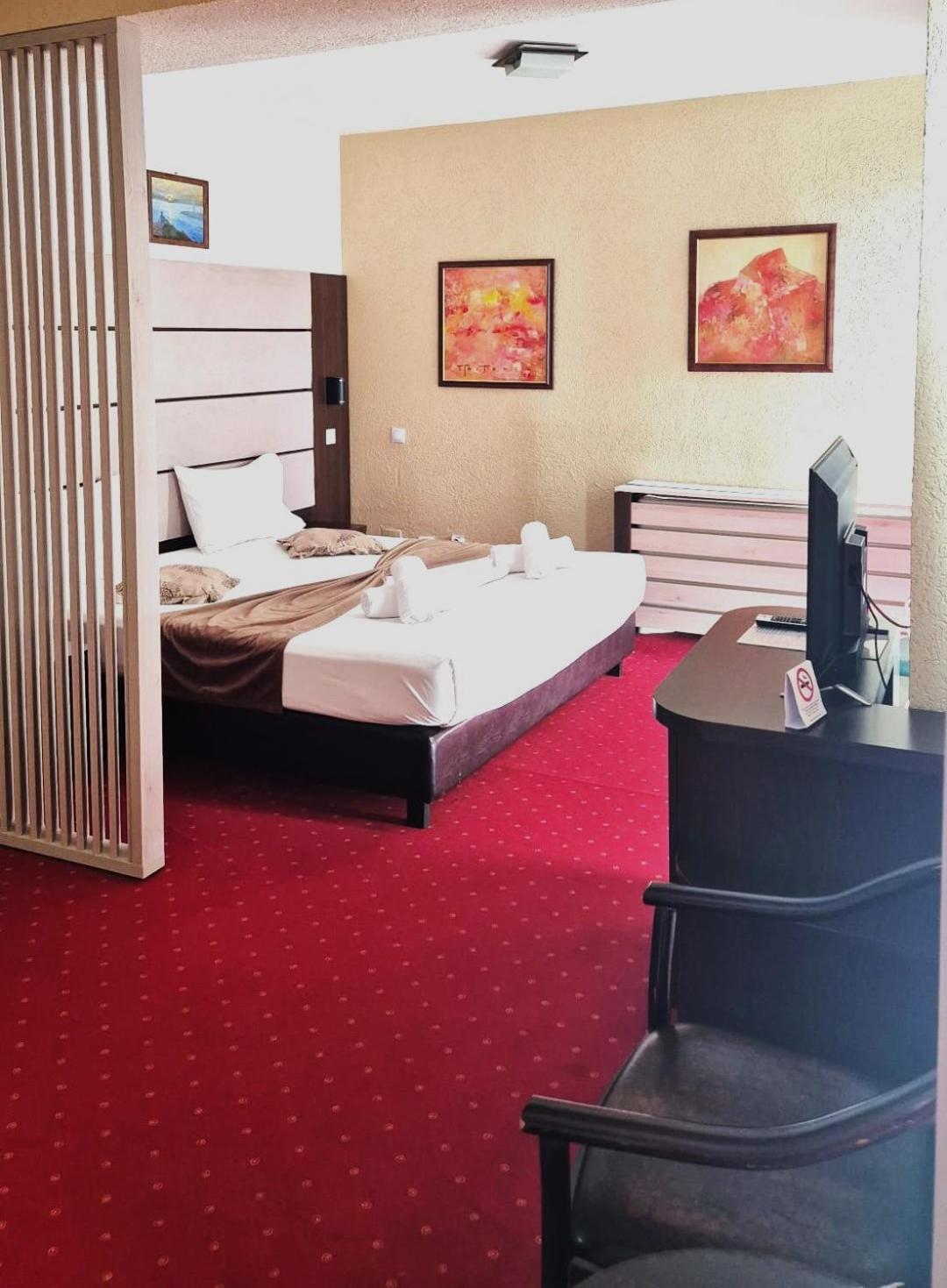 Hotel Razvan Bucharest Exterior photo