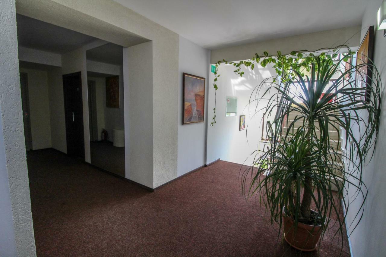 Hotel Razvan Bucharest Exterior photo