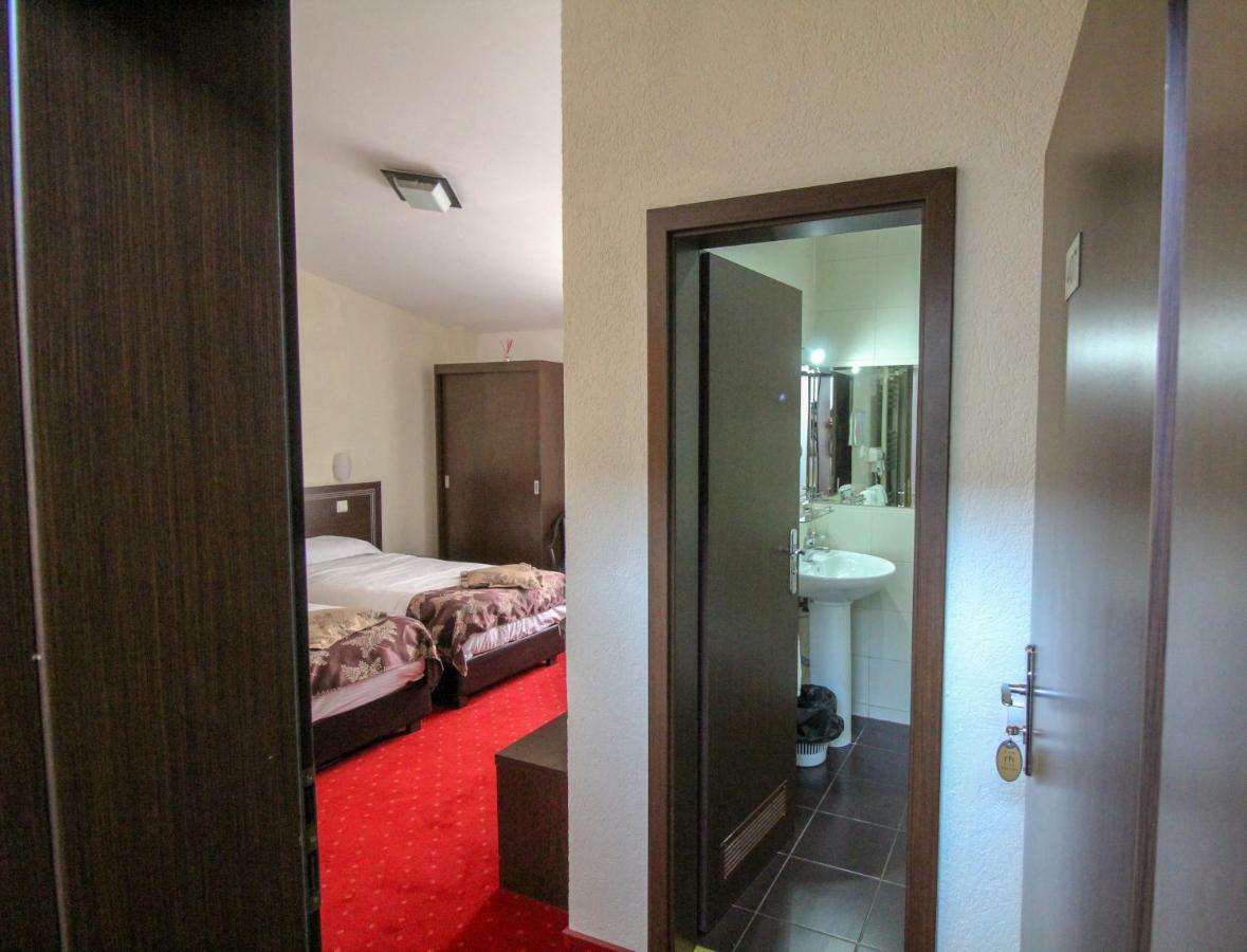 Hotel Razvan Bucharest Exterior photo